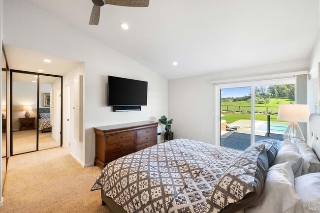 Building Photo - 1051 Stonebridge Dr