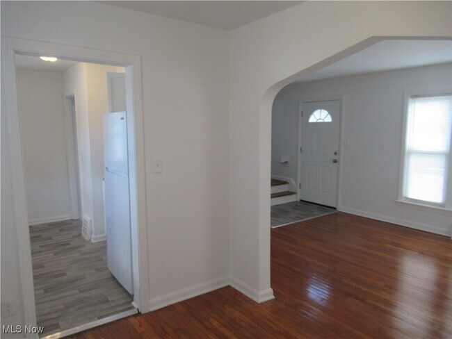 Building Photo - 39 Eldred Ave