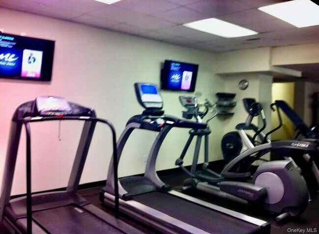 Building Photo - 1 David Ln