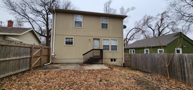 Building Photo - Wonderful 3 bed 2.5 Bath in Waldo! Availab...