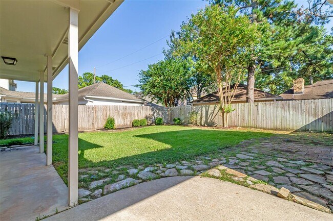 Building Photo - 8311 Mentmore Dr