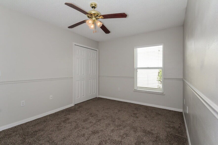 Building Photo - 12814 Lake Vista Dr