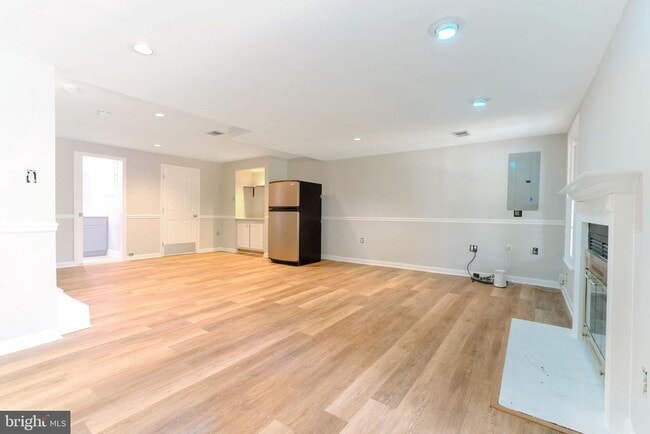 Building Photo - 21136 Winding Brook Square