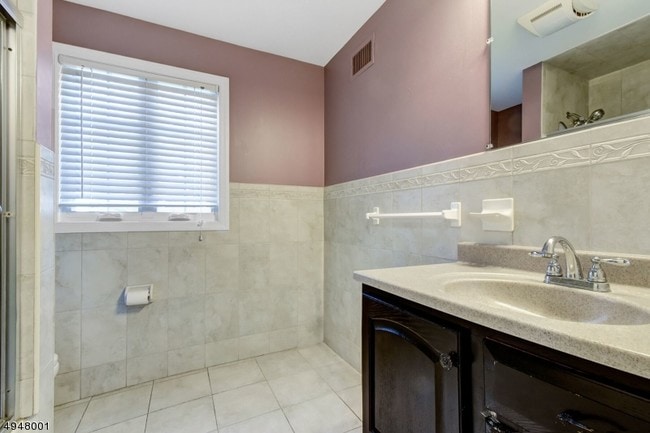 Building Photo - 221 Hillside Ave