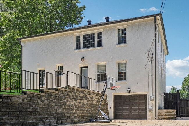 Building Photo - 725 N 2nd St