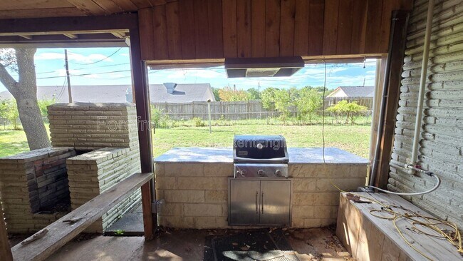 Building Photo - 7609 Linkside St