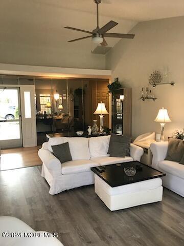 Building Photo - 1114B Thornbury Ln