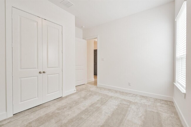 Building Photo - 7216 Stillmeadow Grv Dr