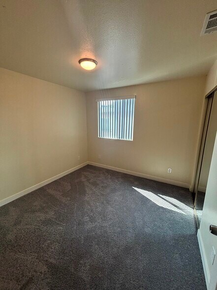 Building Photo - 337 E 104th St