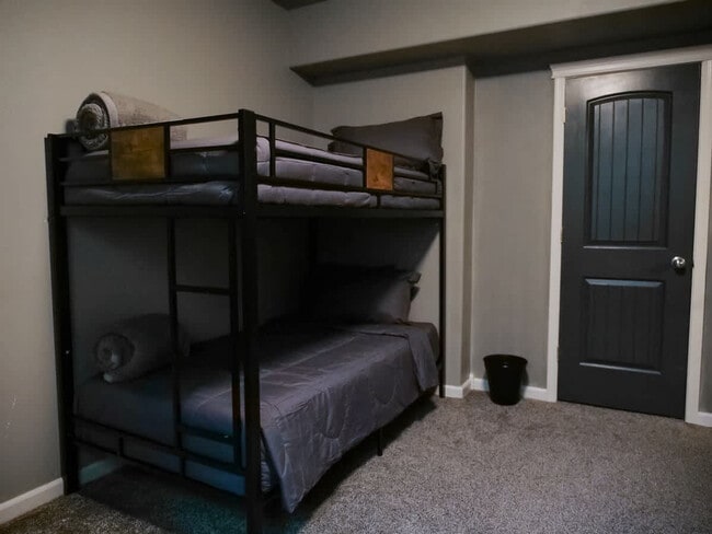 Building Photo - 151 Cub St W