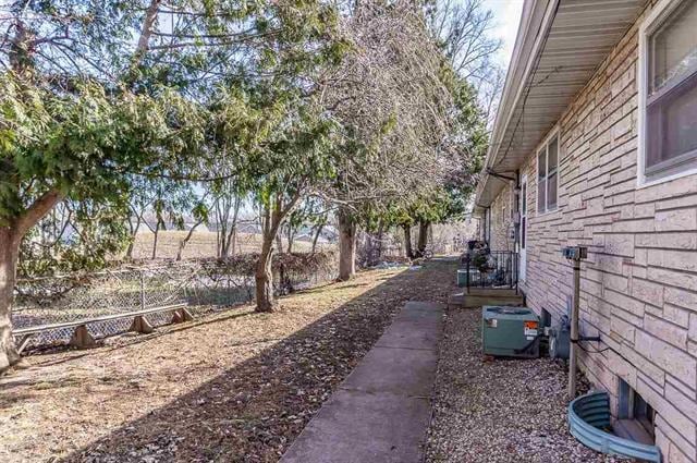 Building Photo - 613 E Washington St