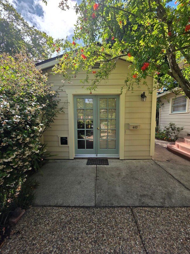 Building Photo - West Side Petaluma Garden Gem - 1 bed 1 bath