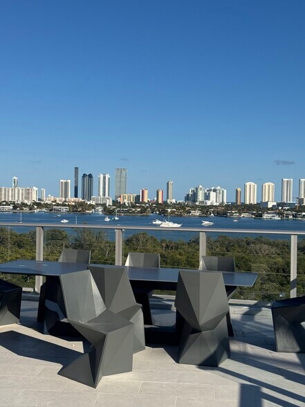 Building Photo - 16051 W Dixie Hwy