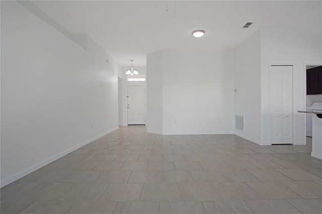 Building Photo - 2034 Honeybell Ave