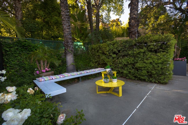 Building Photo - 774 N Kenter Ave