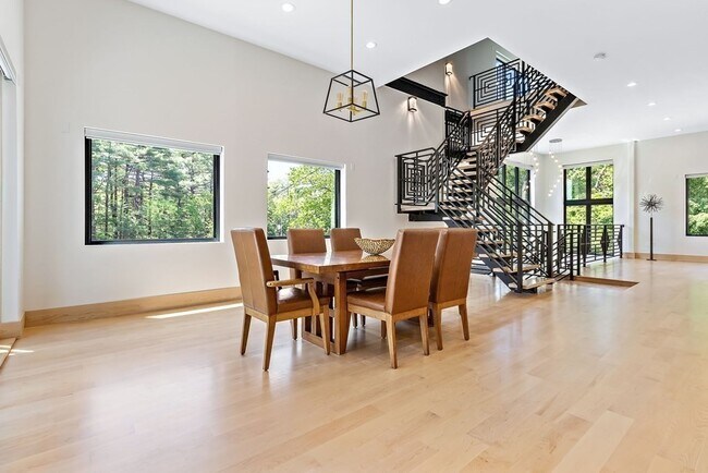 Primary Photo - 71 Grove St