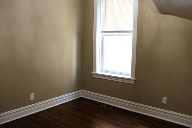 Building Photo - 4213 W Kamerling Ave