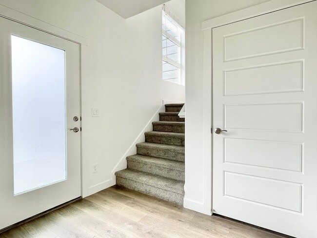 Building Photo - Beautiful Modern Townhome in American Fork!