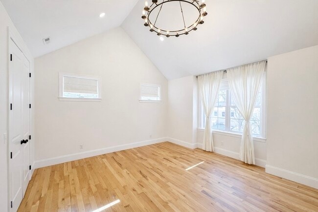 Building Photo - 261 Main St