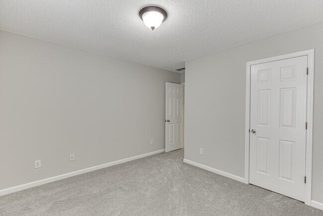 Building Photo - 2421 Elkhorn Ter