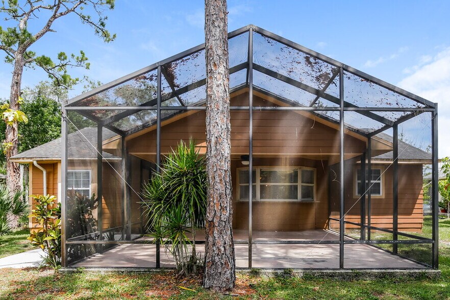 Building Photo - 222 SW Starflower Ave