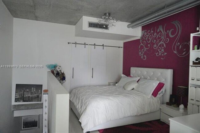 Building Photo - 690 SW 1st Ct