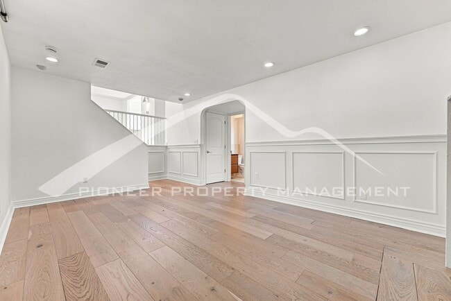 Building Photo - Charming Home with Washer/Dryer and 2-Car Garage