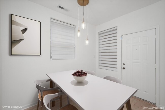 Building Photo - 640 E 51st St