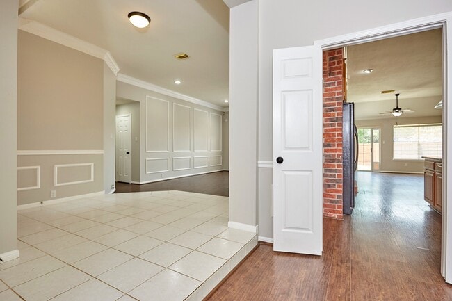 Building Photo - 6734 Wildacre Dr