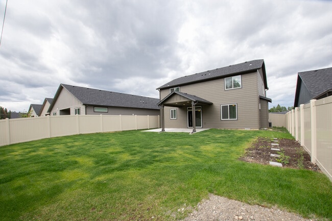 Building Photo - Beautiful 4 Bedroom 2.5 Bath River Run Home