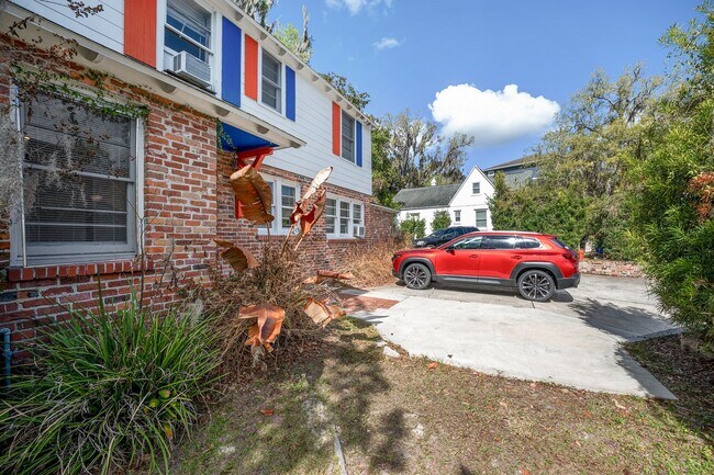 Building Photo - 949 SW 13th St