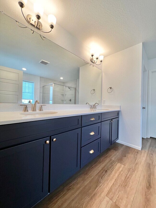 Building Photo - 5636 Bay Hl Dr