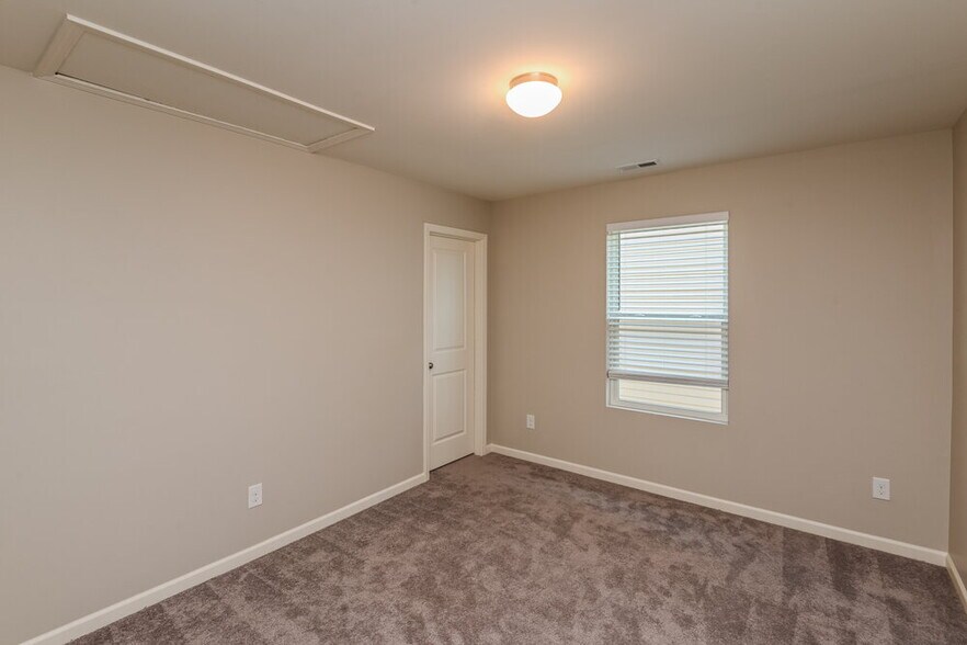 Building Photo - 12910 Hill Pine Rd