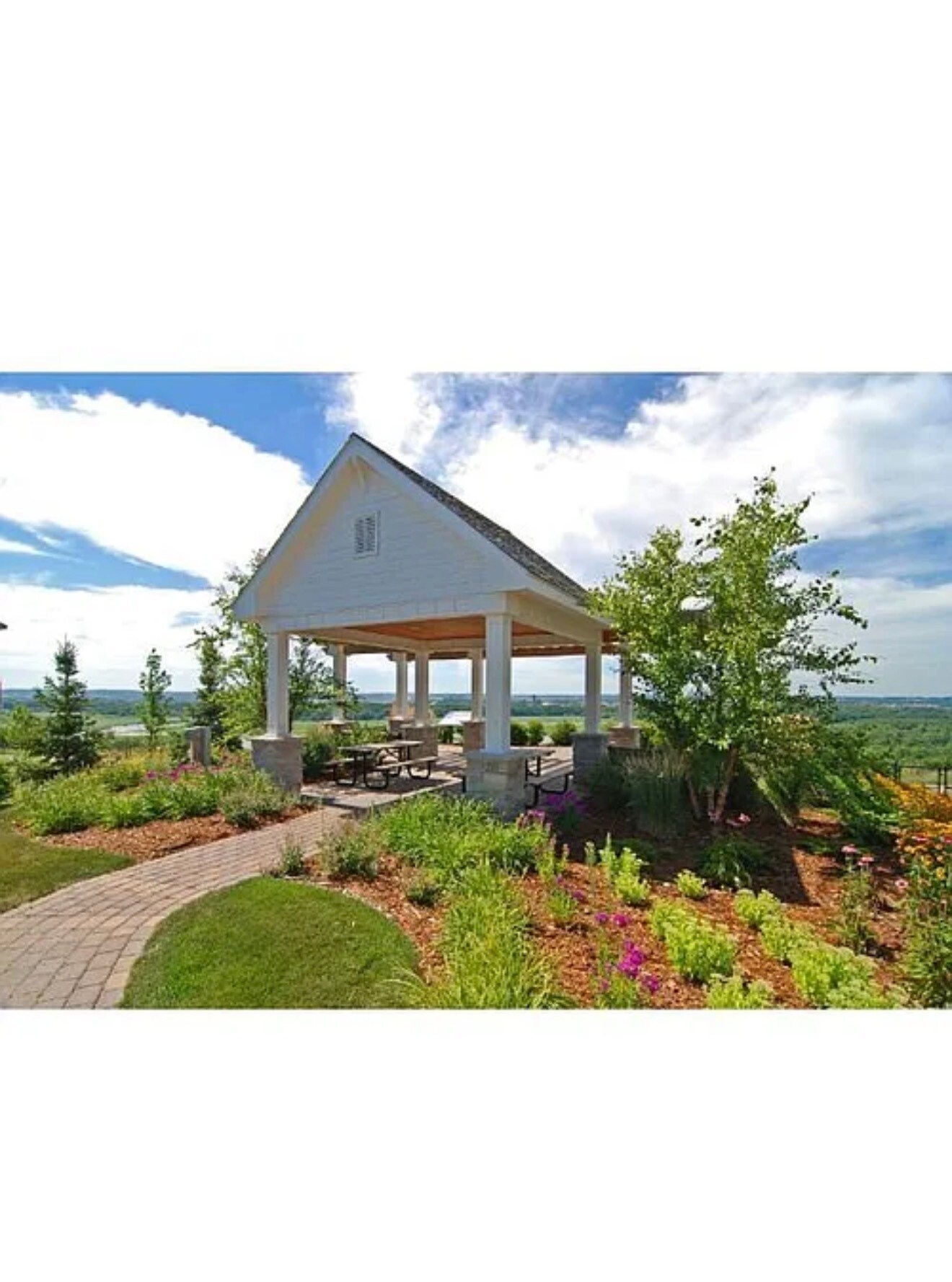 Building Photo - 15524 Lilac Dr