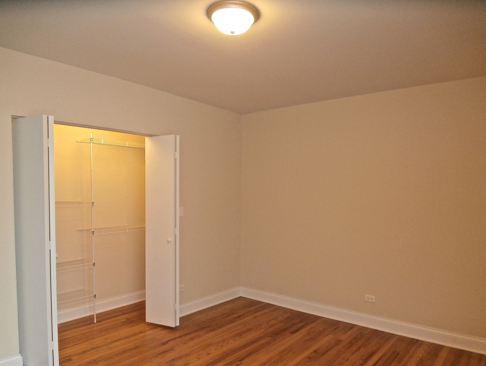 Building Photo - 2508 W North Shore Ave