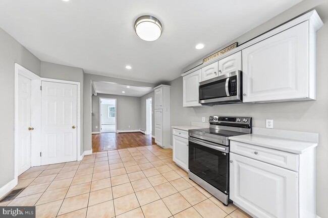 Building Photo - 4236 Florida Ave