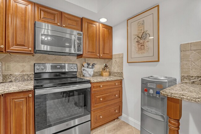 Building Photo - 3546 S Ocean Blvd