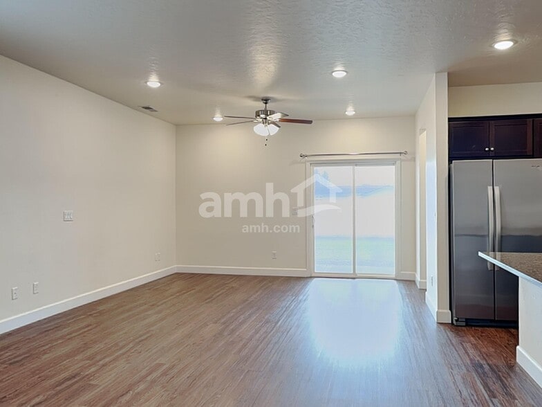 Building Photo - 5095 W Milliron Dr