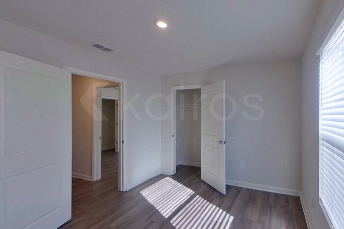 Building Photo - 520 Ivy Brook Way