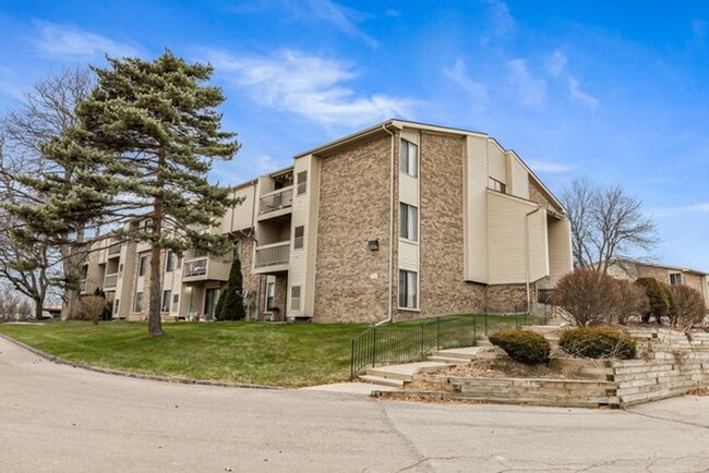 Building Photo - 1 BED RM CONDO - FARMINGTON HILLS