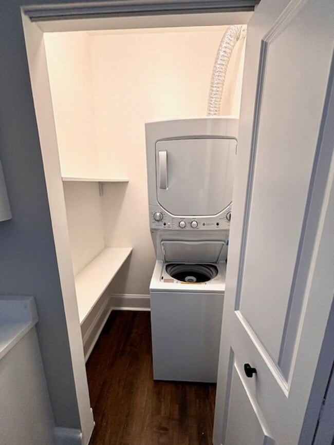 Building Photo - 3853 W Palmer St