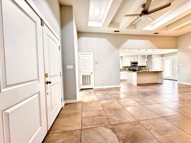 Building Photo - 1009 La Muralla St