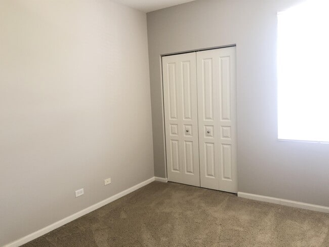 Building Photo - 2220 Aurora Dr
