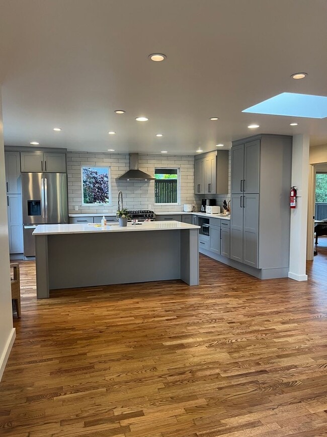 Building Photo - Chamboard Apartments