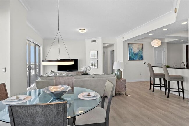 Building Photo - 449 S 12th St