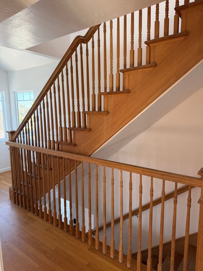 Building Photo - 947 1/2-731-32 Beryl St