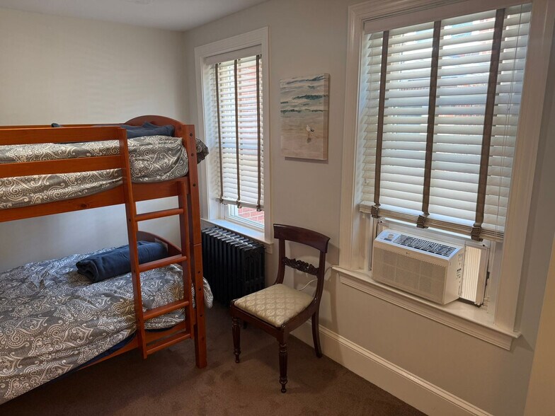 Building Photo - 39 Thomas Ave