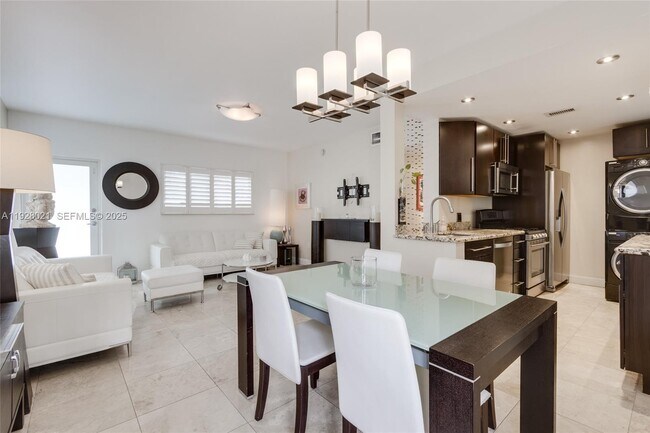 Building Photo - 1110 Venetian Way