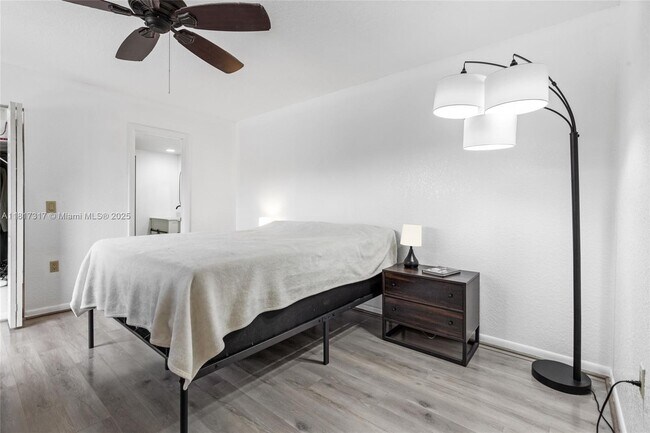 Building Photo - 4161 Forest Hill Dr