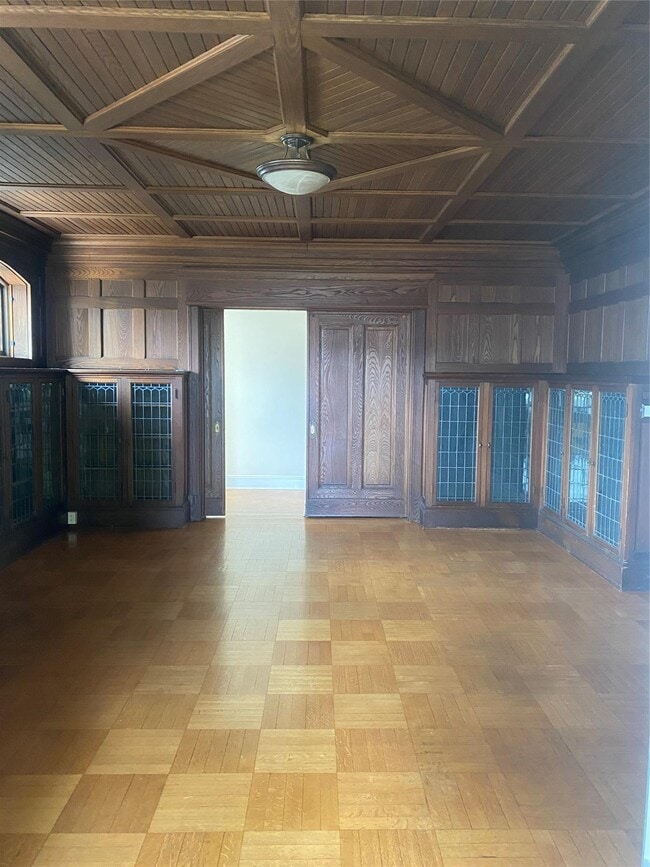 Building Photo - 139 S Broadway
